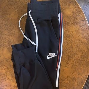 Nike Stripe on Side Jogger
